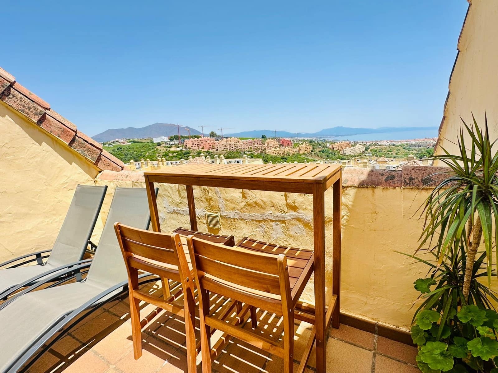 2 soverom Penthouse til salgs i Manilva med svømmebasseng garasje - € 269 000 (Ref: 9439860)