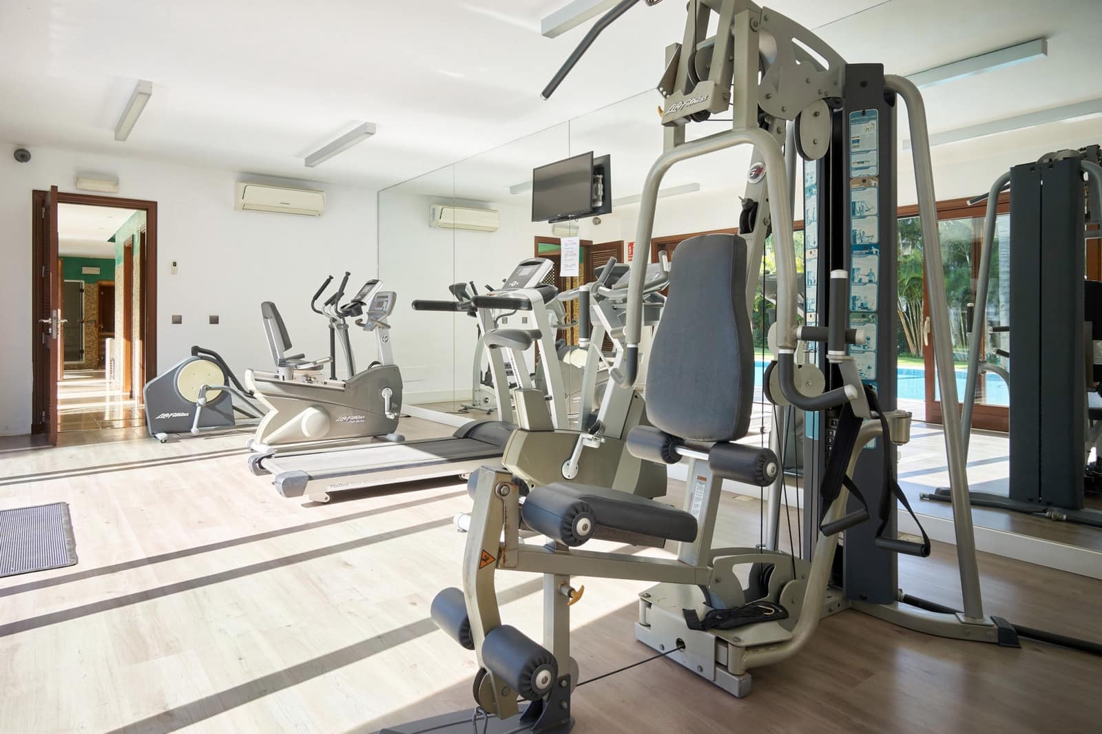 Apartamento de 1 habitación en Estepona en venta con piscina garaje - 1.100.000 € (Ref: 9468277)