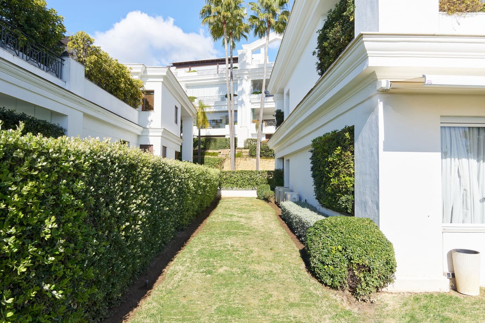 Apartamento de 1 habitación en Estepona en venta con piscina garaje - 1.100.000 € (Ref: 9468277)