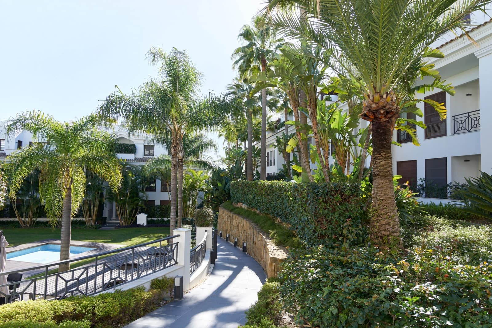 Apartamento de 1 habitación en Estepona en venta con piscina garaje - 1.100.000 € (Ref: 9468277)