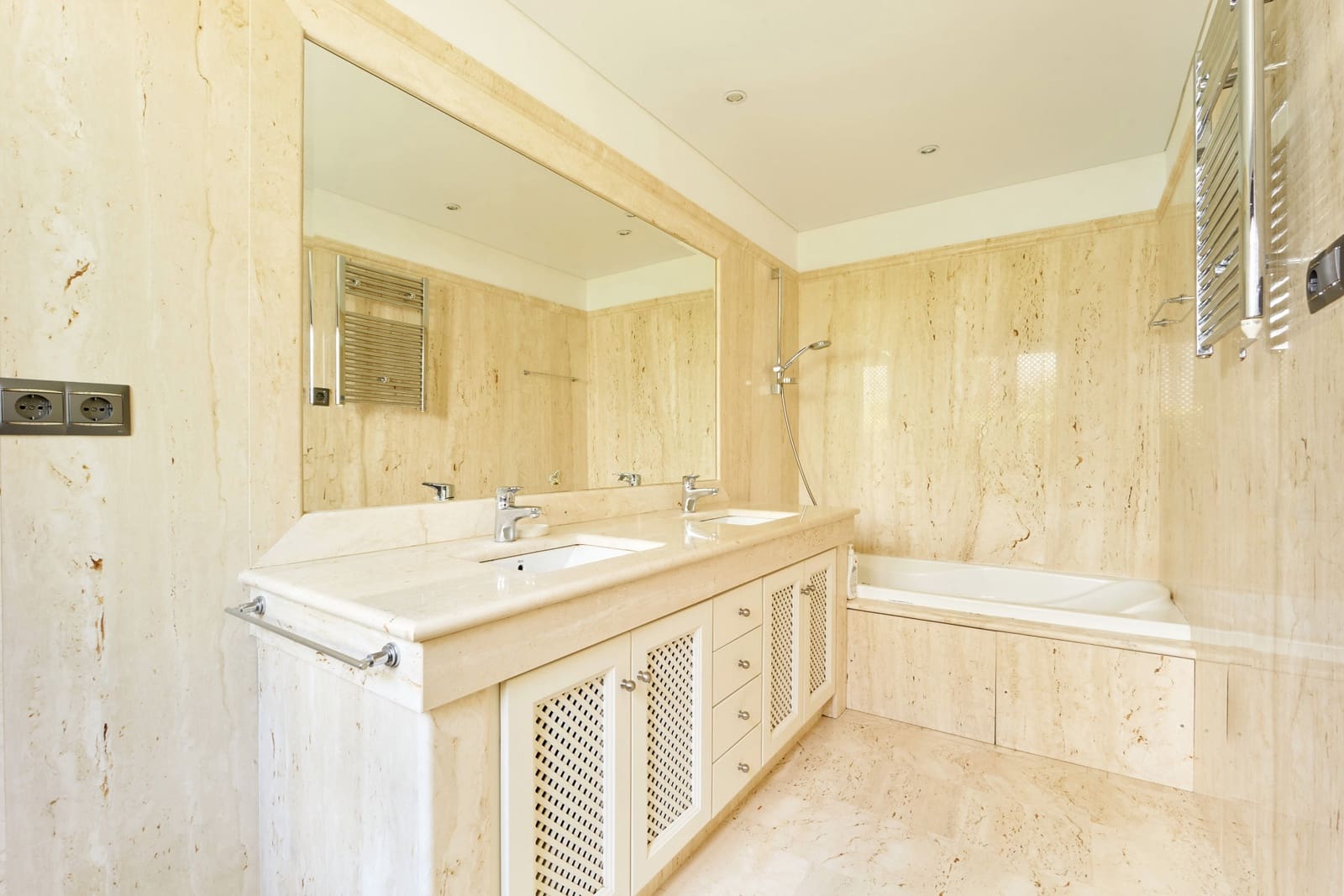 1 sypialnia Apartament na sprzedaż w Estepona z basenem garażem - 1 100 000 € (Ref: 9468277)