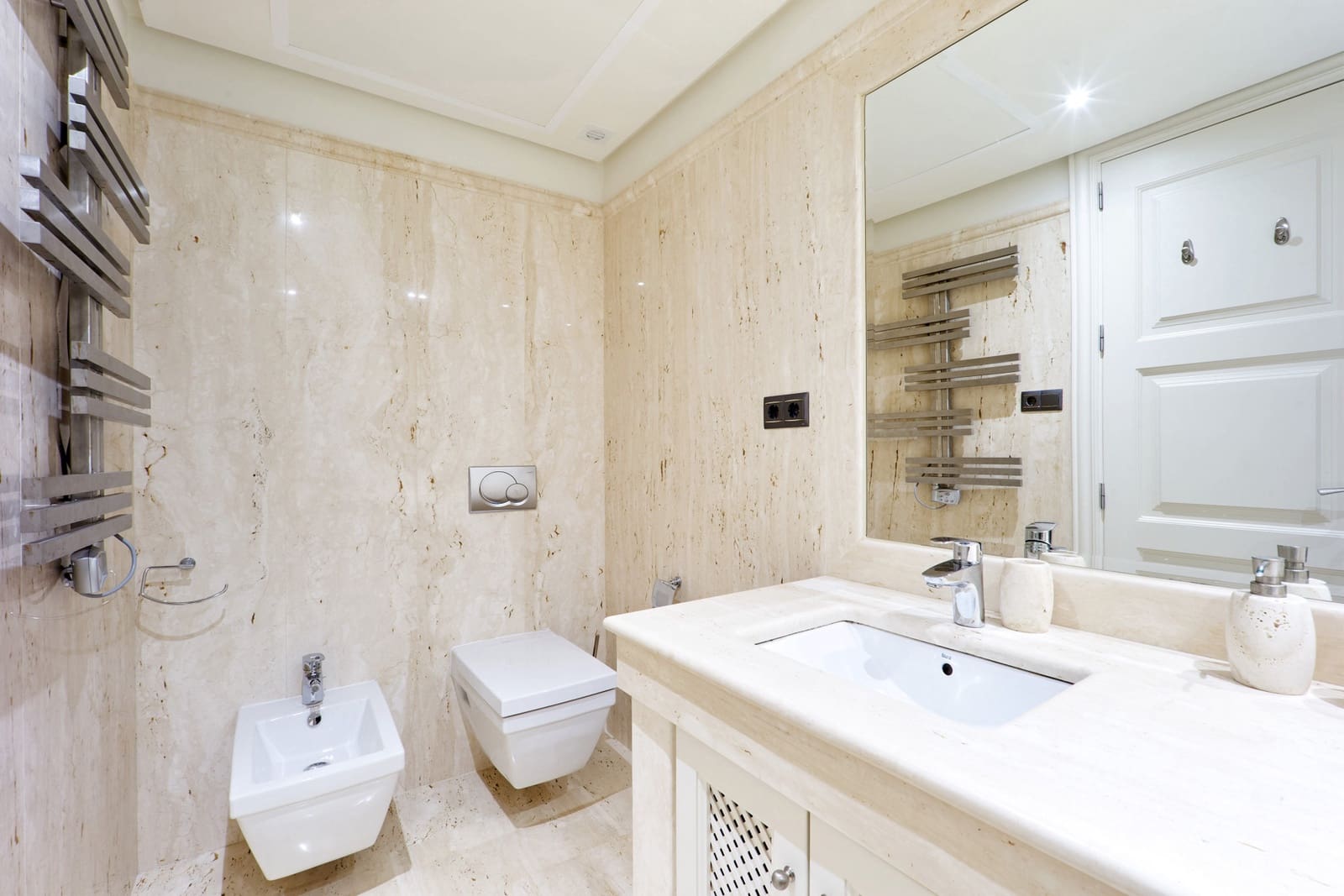 1 sypialnia Apartament na sprzedaż w Estepona z basenem garażem - 1 100 000 € (Ref: 9468277)