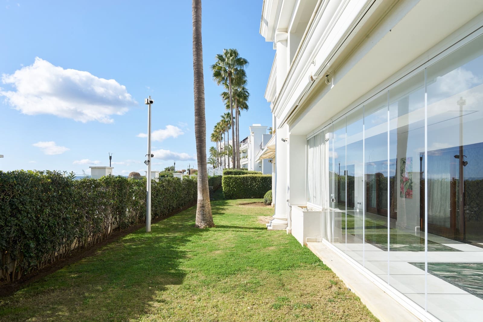 1 sypialnia Apartament na sprzedaż w Estepona z basenem garażem - 1 100 000 € (Ref: 9468277)