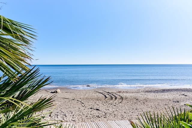1 soverom Leilighet til salgs i Estepona med svømmebasseng garasje - € 1 100 000 (Ref: 9468277)