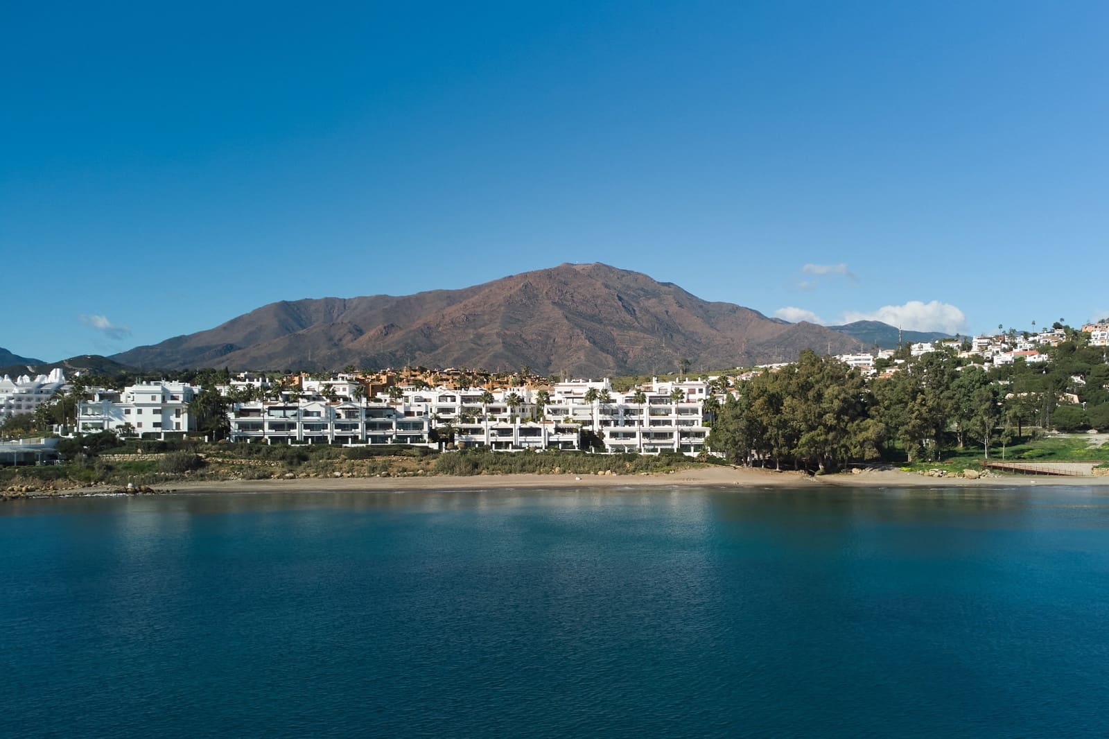 1 sypialnia Apartament na sprzedaż w Estepona z basenem garażem - 1 100 000 € (Ref: 9468277)