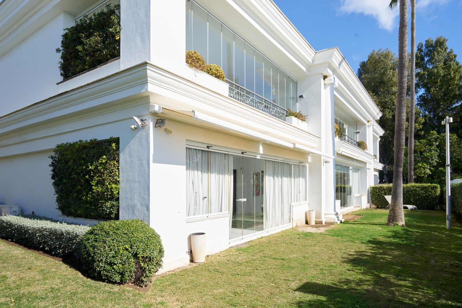 1 sypialnia Apartament na sprzedaż w Estepona z basenem garażem - 1 100 000 € (Ref: 9468277)