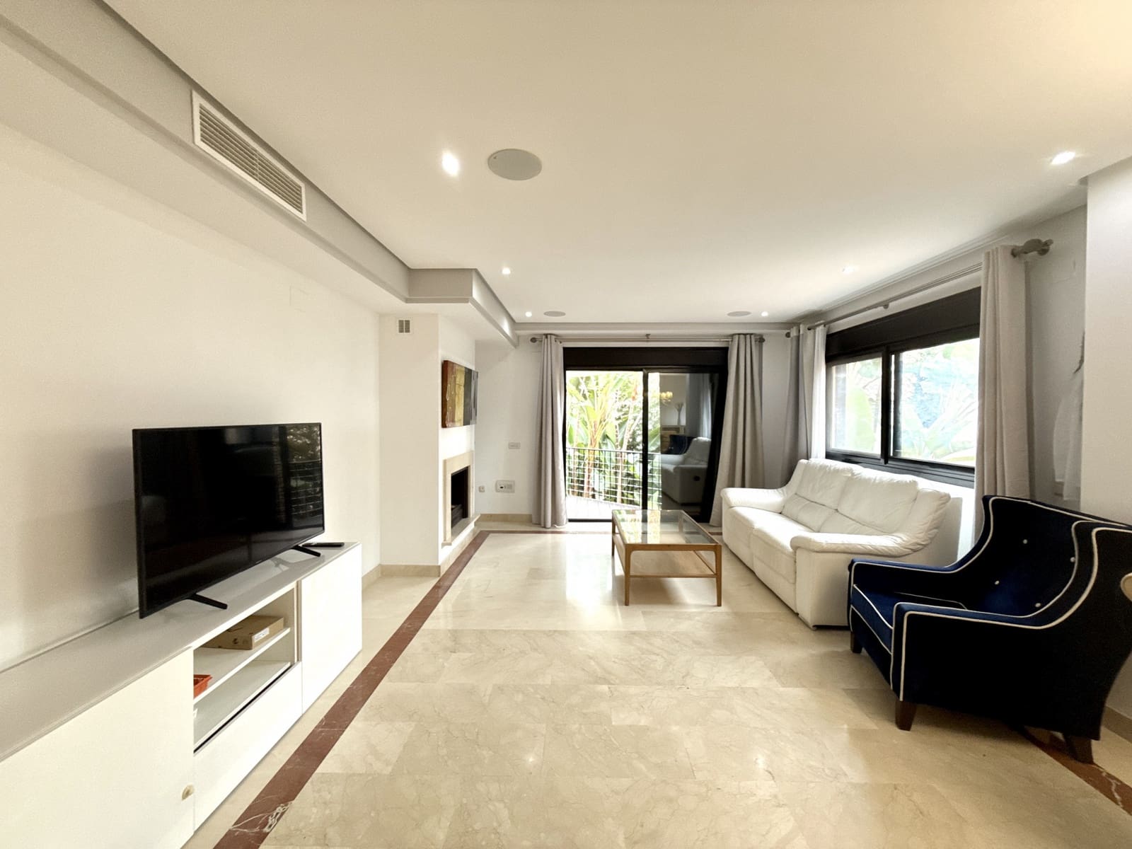 Apartamento de 2 habitaciones en Marbella en venta con piscina garaje - 665.000 € (Ref: 9472784)