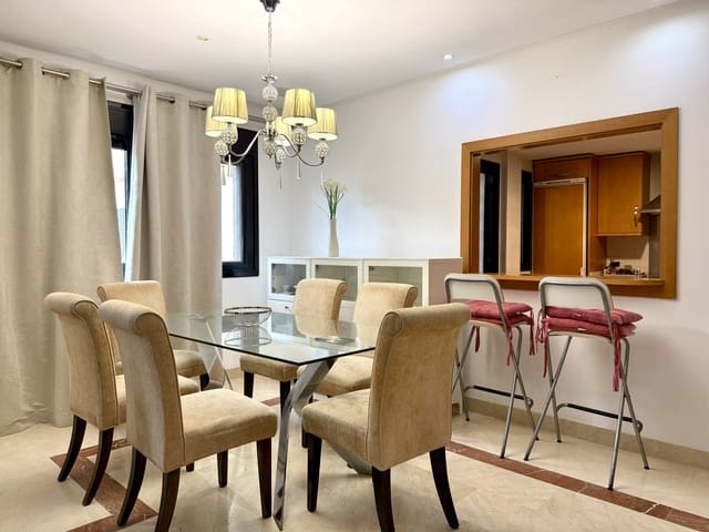 Apartamento de 2 habitaciones en Puerto Banus, Marbella en venta con piscina garaje - 665.000 € (Ref: 9472784)