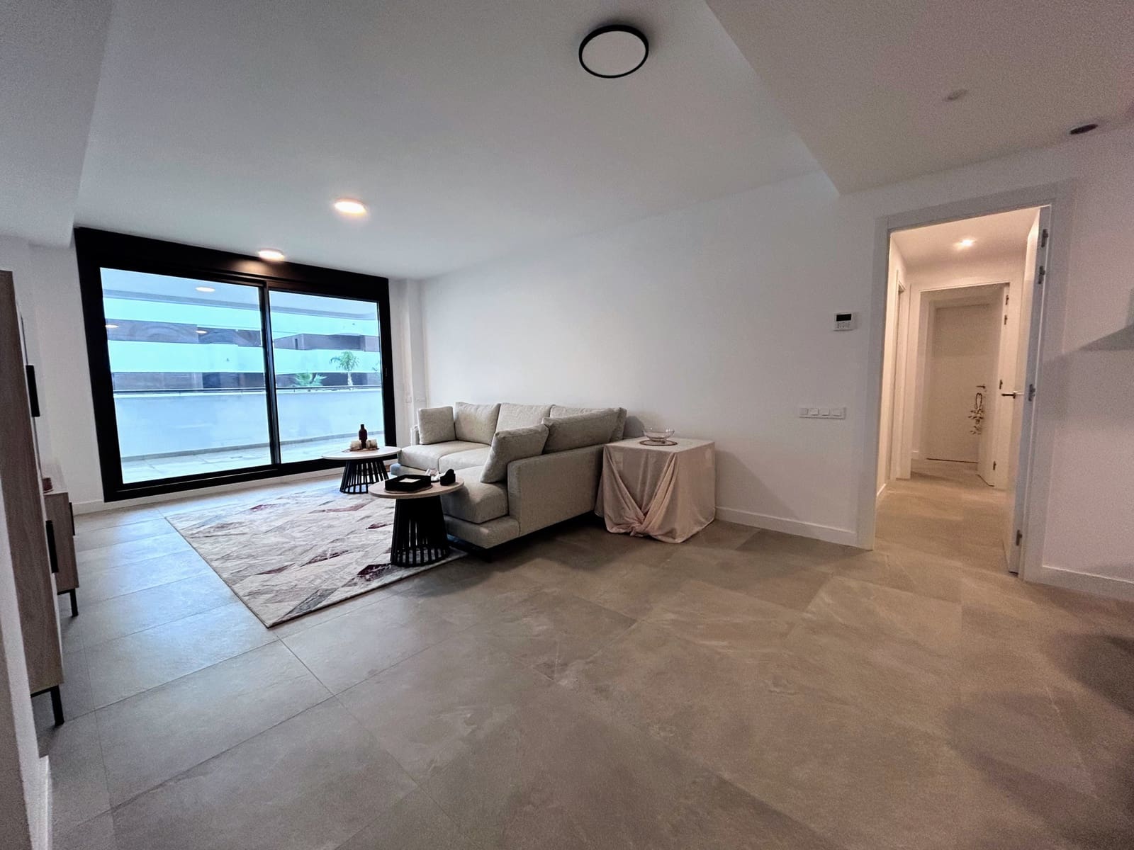 2 soveværelse Lejlighed til leje i Estepona med swimmingpool garage - € 2.400 (Ref: 9488244)