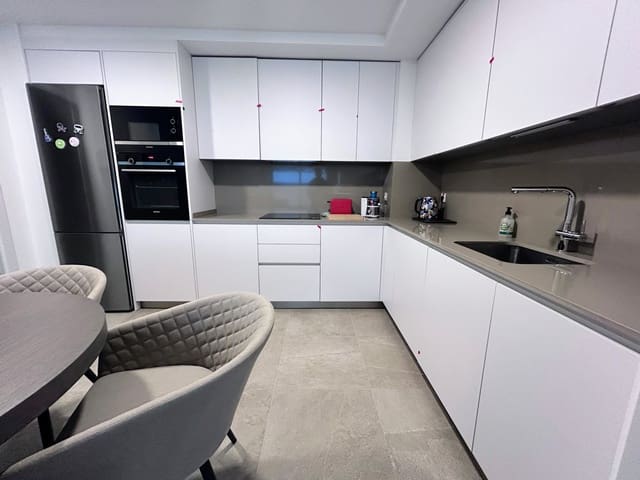 2 soveværelse Lejlighed til leje i Estepona med swimmingpool garage - € 2.400 (Ref: 9488244)