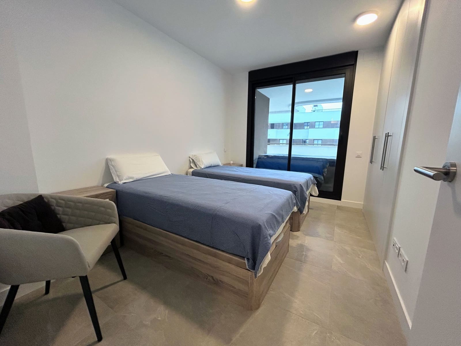 2 soveværelse Lejlighed til leje i Estepona med swimmingpool garage - € 2.400 (Ref: 9488244)