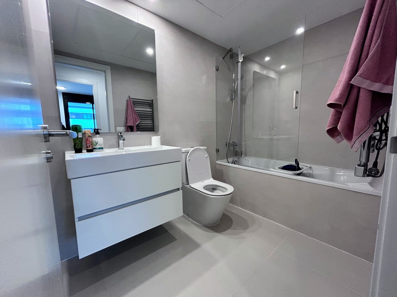 2 soveværelse Lejlighed til leje i Estepona med swimmingpool garage - € 2.400 (Ref: 9488244)