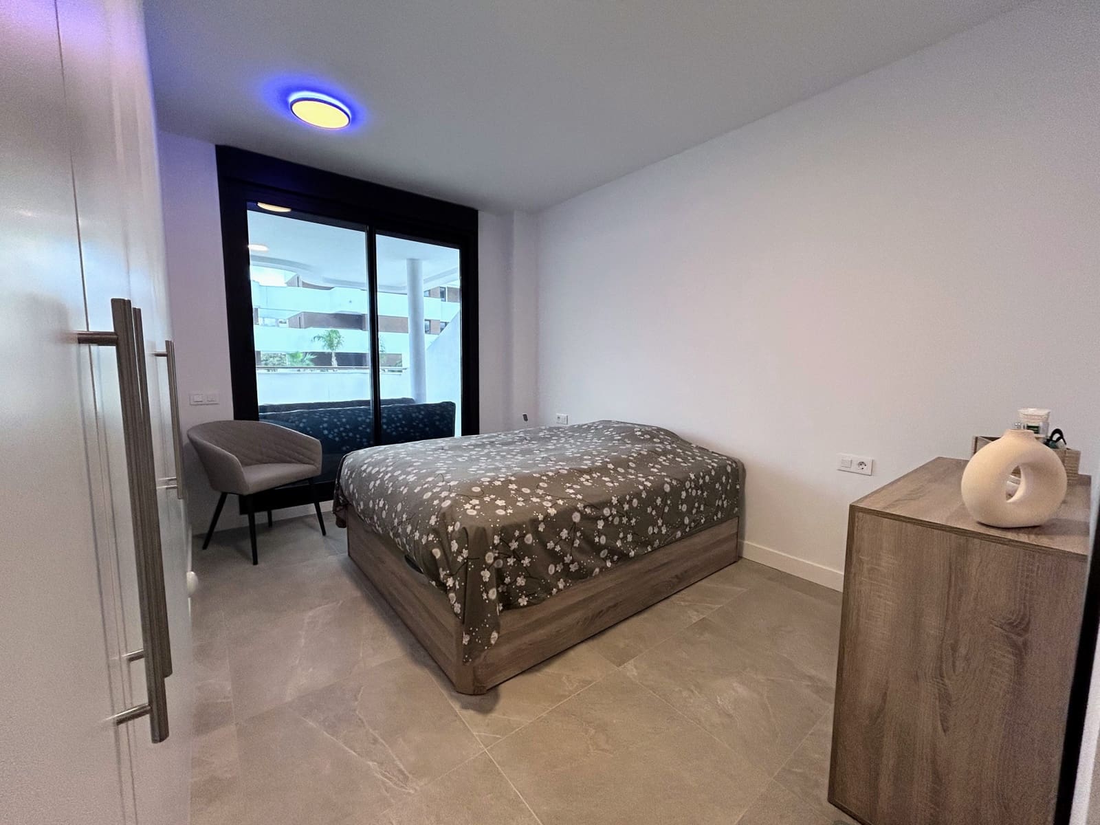 2 soveværelse Lejlighed til leje i Estepona med swimmingpool garage - € 2.400 (Ref: 9488244)