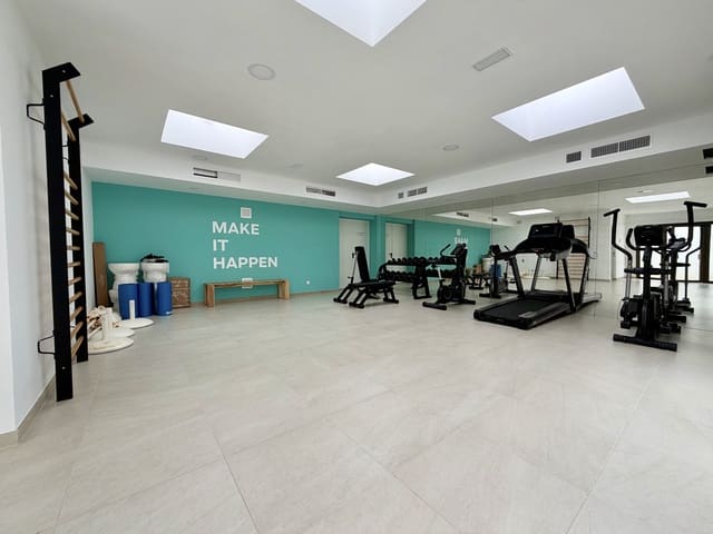 2 sovrum Lägenhet att hyra i Huerta Nueva, Estepona med pool garage - 2 200 € (Ref: 9488244)