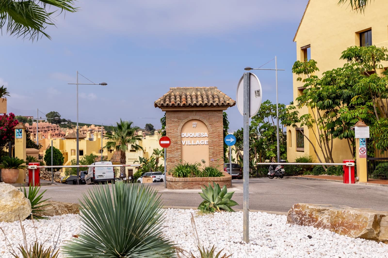 2 bedroom Apartment for sale in Manilva with pool garage - € 309,000 (Ref: 9497077)