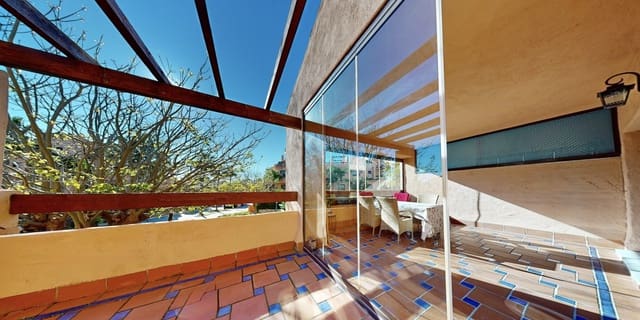 Apartamento de 4 habitaciones en Atalaya-Isdabe, Estepona en venta con piscina garaje - 850.000 € (Ref: 9504151)