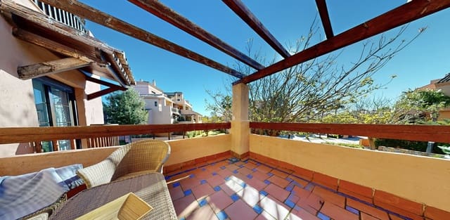 Apartamento de 4 habitaciones en Atalaya-Isdabe, Estepona en venta con piscina garaje - 850.000 € (Ref: 9504151)
