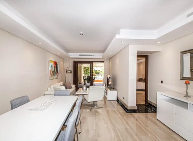 2 makuuhuone Huoneisto myytävänä paikassa El Padrón, Estepona mukana uima-altaan 
autotalli - 650 000 € (Ref: 9504152)