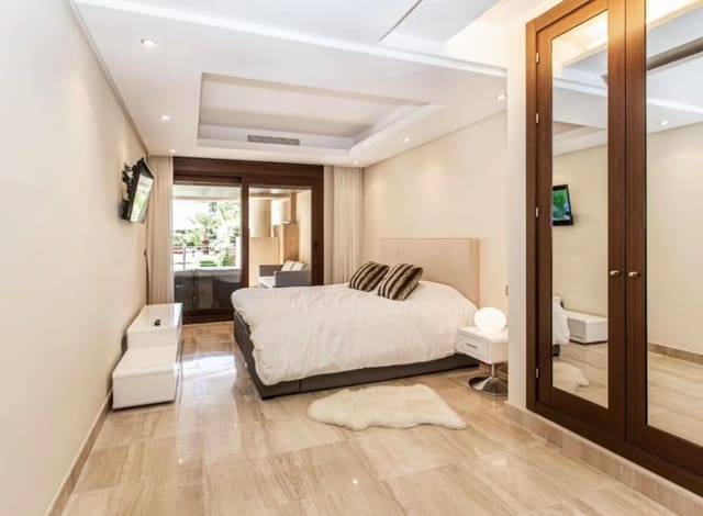 2 makuuhuone Huoneisto myytävänä paikassa El Padrón, Estepona mukana uima-altaan 
autotalli - 650 000 € (Ref: 9504152)