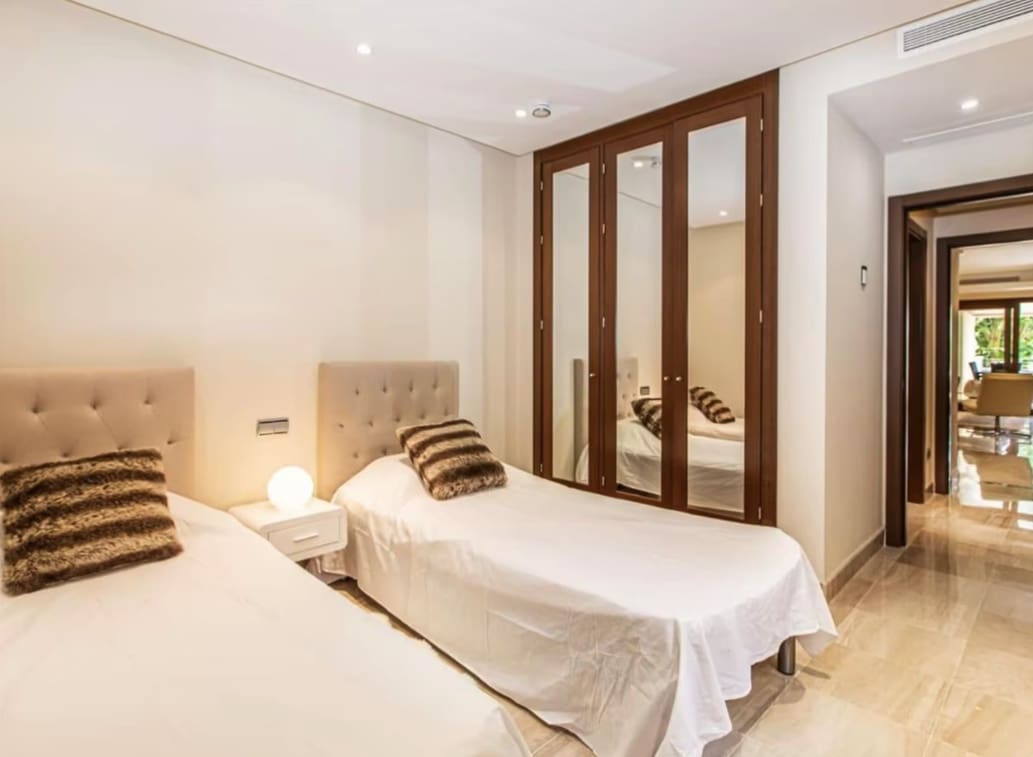 2 makuuhuone Huoneisto myytävänä paikassa Estepona mukana uima-altaan 
autotalli - 650 000 € (Ref: 9504152)