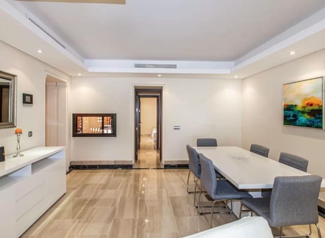 2 makuuhuone Huoneisto myytävänä paikassa El Padrón, Estepona mukana uima-altaan 
autotalli - 650 000 € (Ref: 9504152)