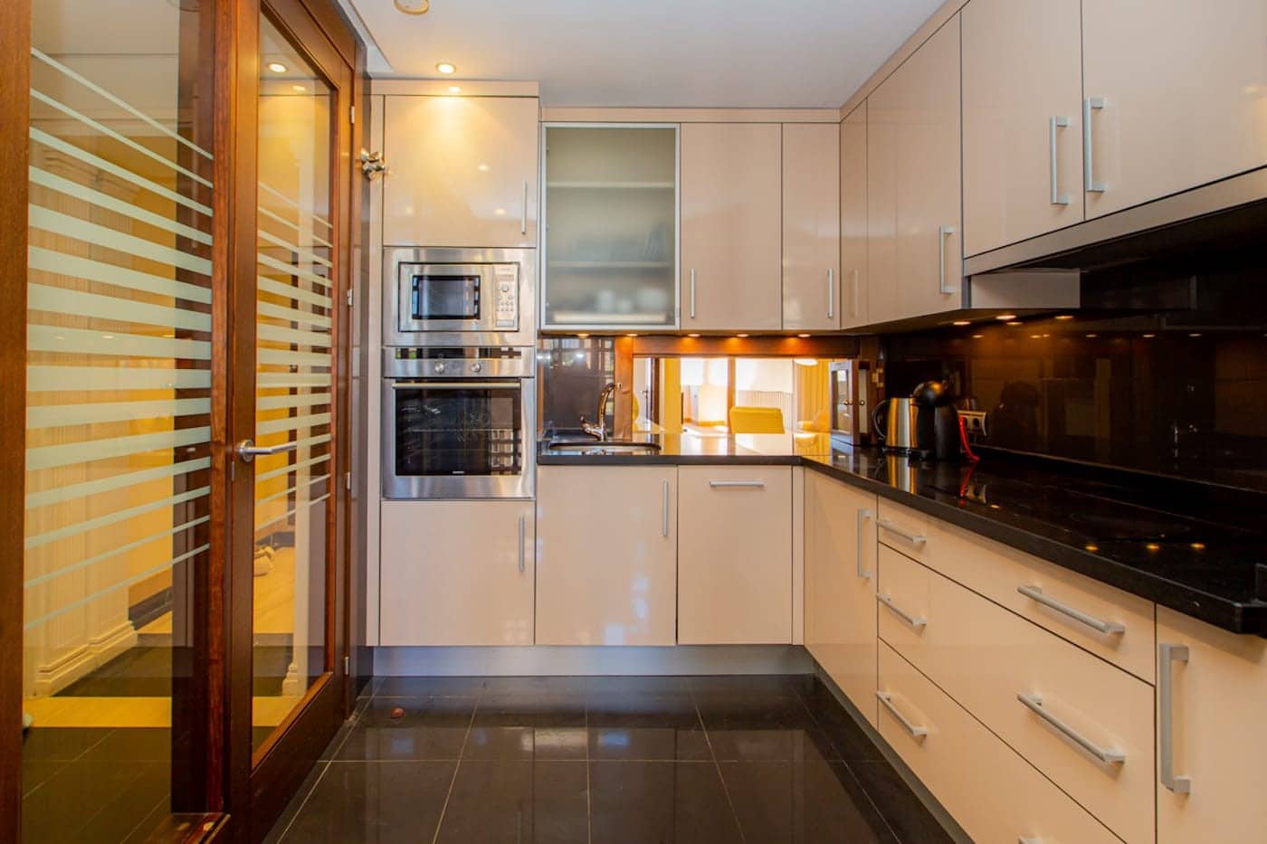 2 makuuhuone Huoneisto myytävänä paikassa Estepona mukana uima-altaan 
autotalli - 650 000 € (Ref: 9504152)