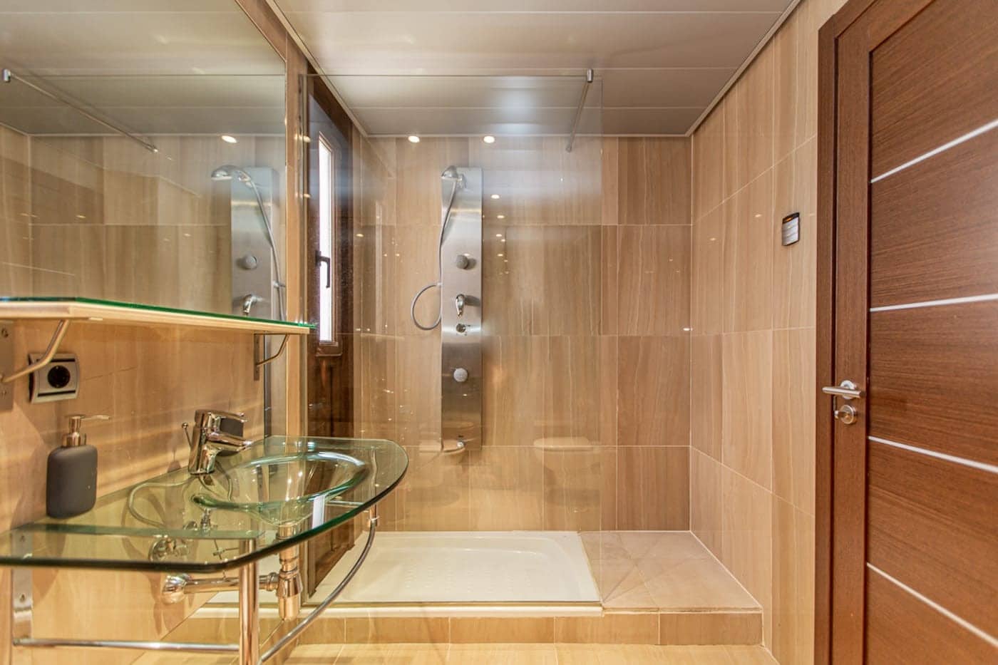 2 makuuhuone Huoneisto myytävänä paikassa Estepona mukana uima-altaan 
autotalli - 650 000 € (Ref: 9504152)