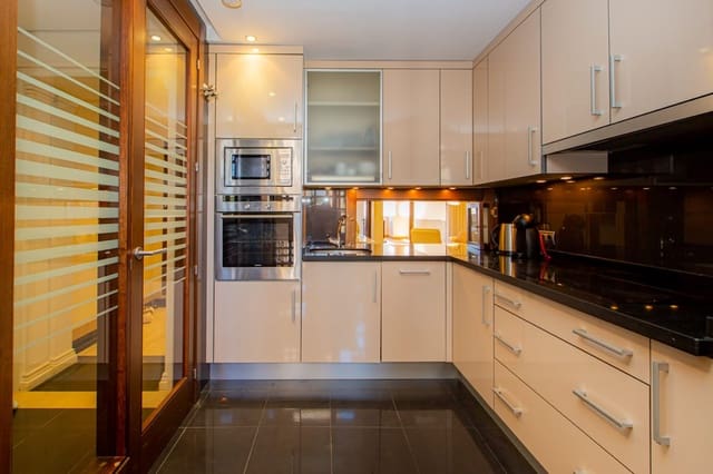 2 makuuhuone Huoneisto myytävänä paikassa El Padrón, Estepona mukana uima-altaan 
autotalli - 650 000 € (Ref: 9504152)