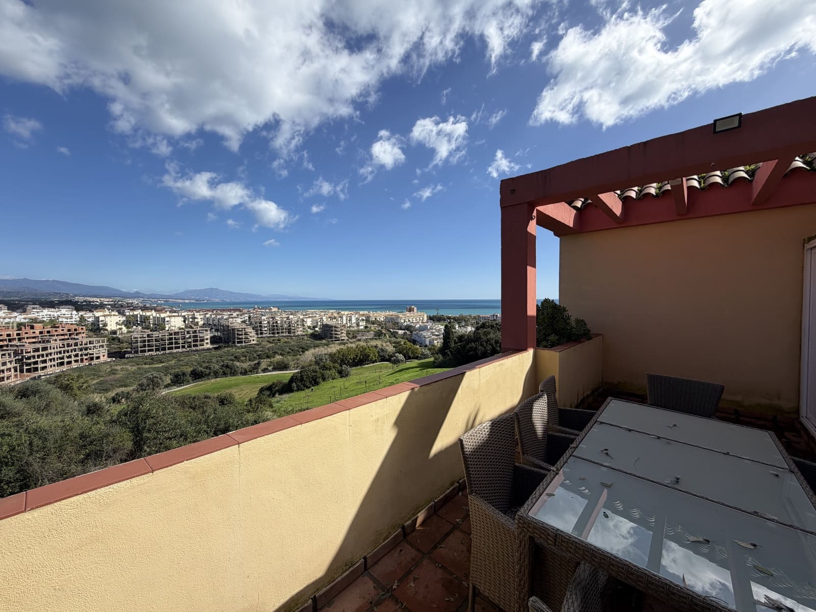 3 sovrum Lägenhet till salu i La Duquesa / Puerto de la Duquesa med pool garage - 330 000 € (Ref: 9508639)