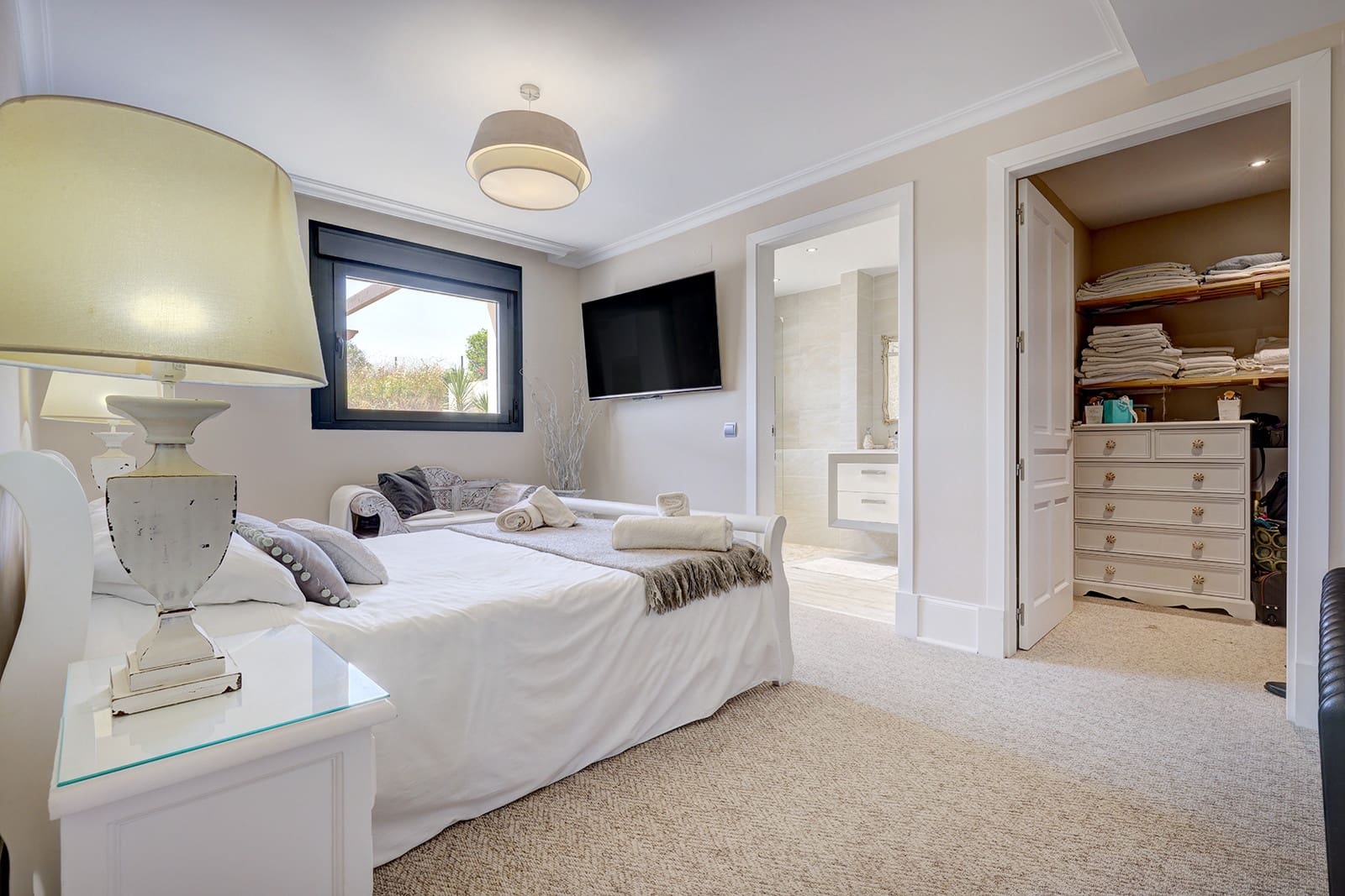 4 quarto Moradia para venda em Casares com piscina garagem - 2 250 000 € (Ref: 9513244)