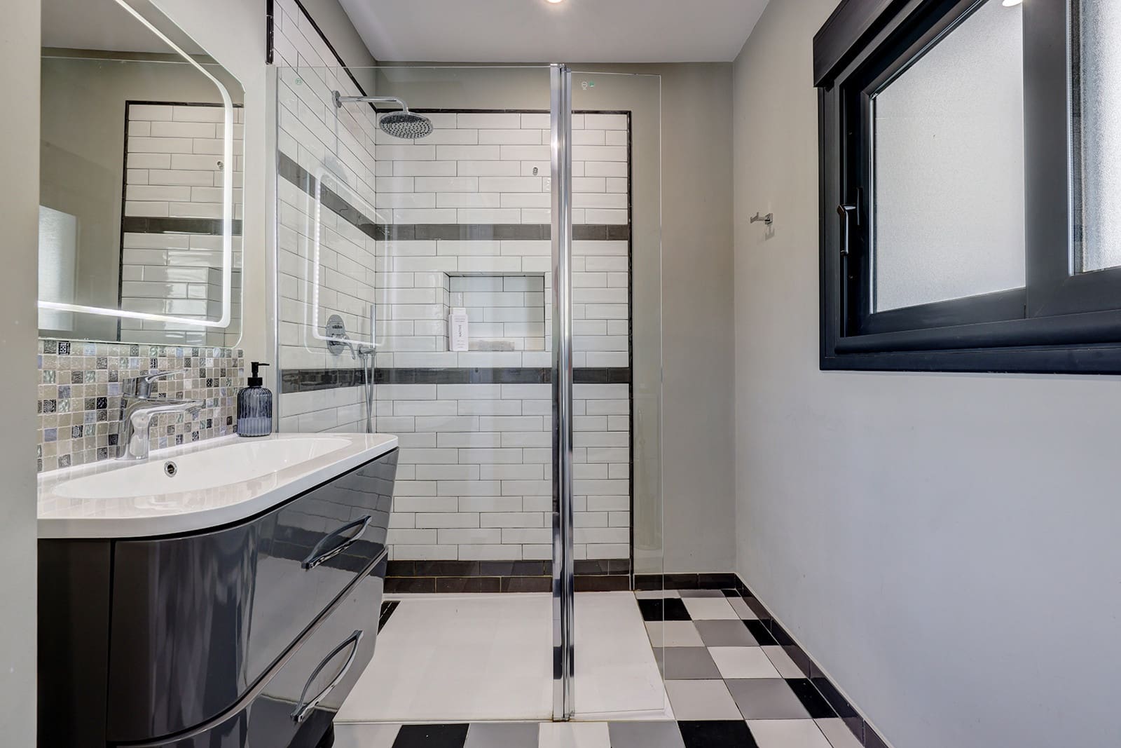 4 quarto Moradia para venda em Casares com piscina garagem - 2 250 000 € (Ref: 9513244)