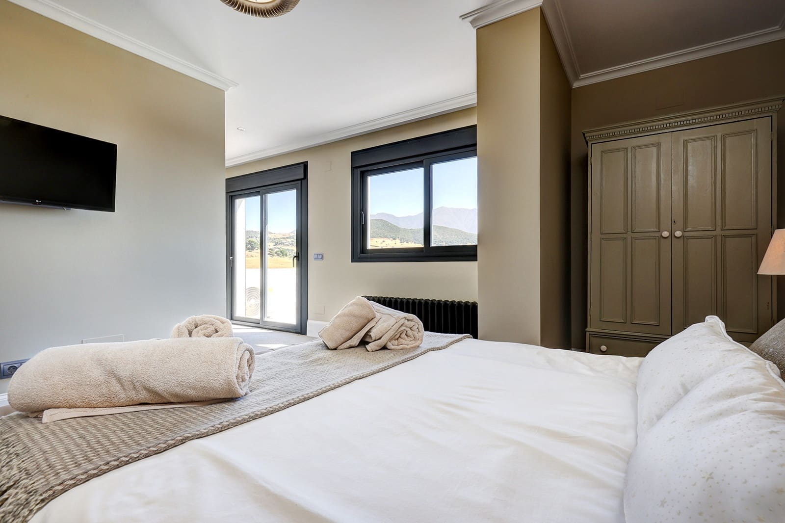 4 bedroom Villa for sale in Casares with pool garage - € 2,250,000 (Ref: 9513244)