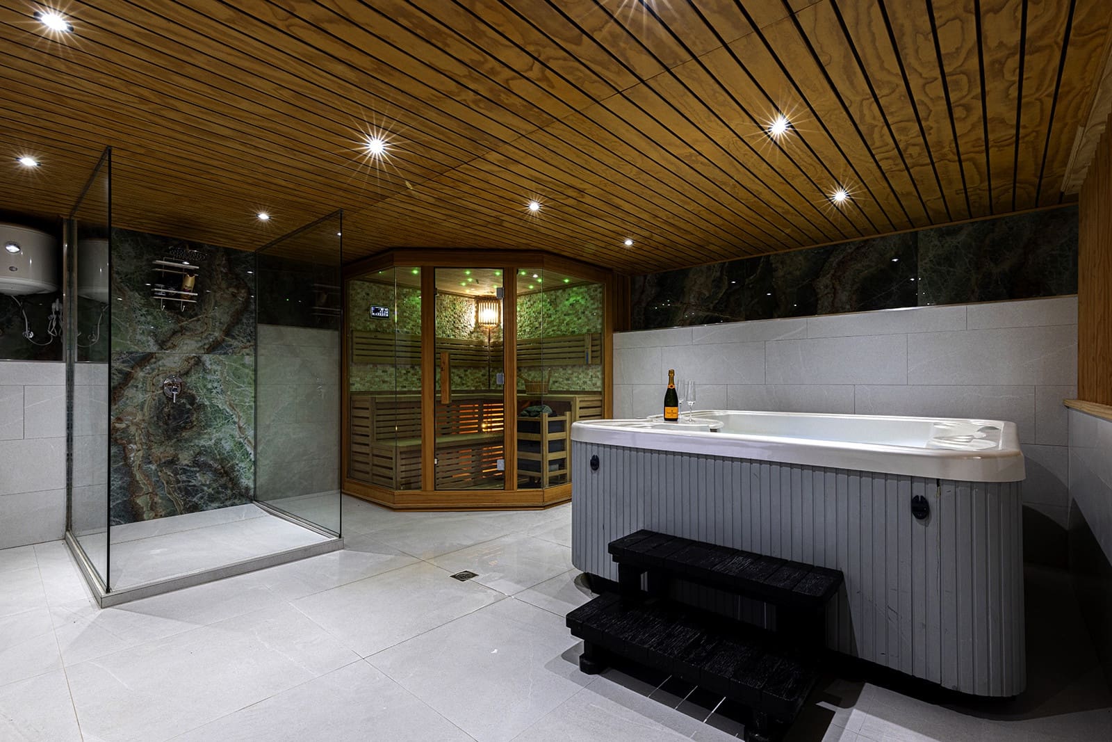 4 bedroom Villa for sale in Casares with pool garage - € 2,250,000 (Ref: 9513244)