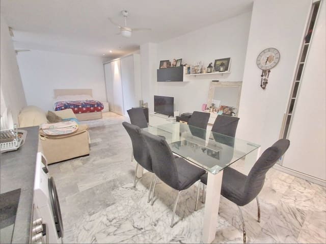 1 makuuhuone Huoneisto myytävänä paikassa Bahía Dorada, Estepona mukana uima-altaan 
autotalli - 199 000 € (Ref: 9558583)