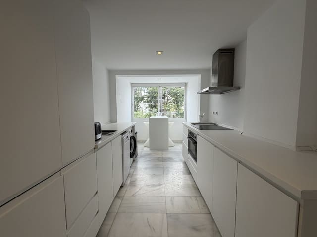 2 slaapkamer Appartement te koop in Puerto Banus, Marbella met zwembad garage - € 935.000 (Ref: 9558584)