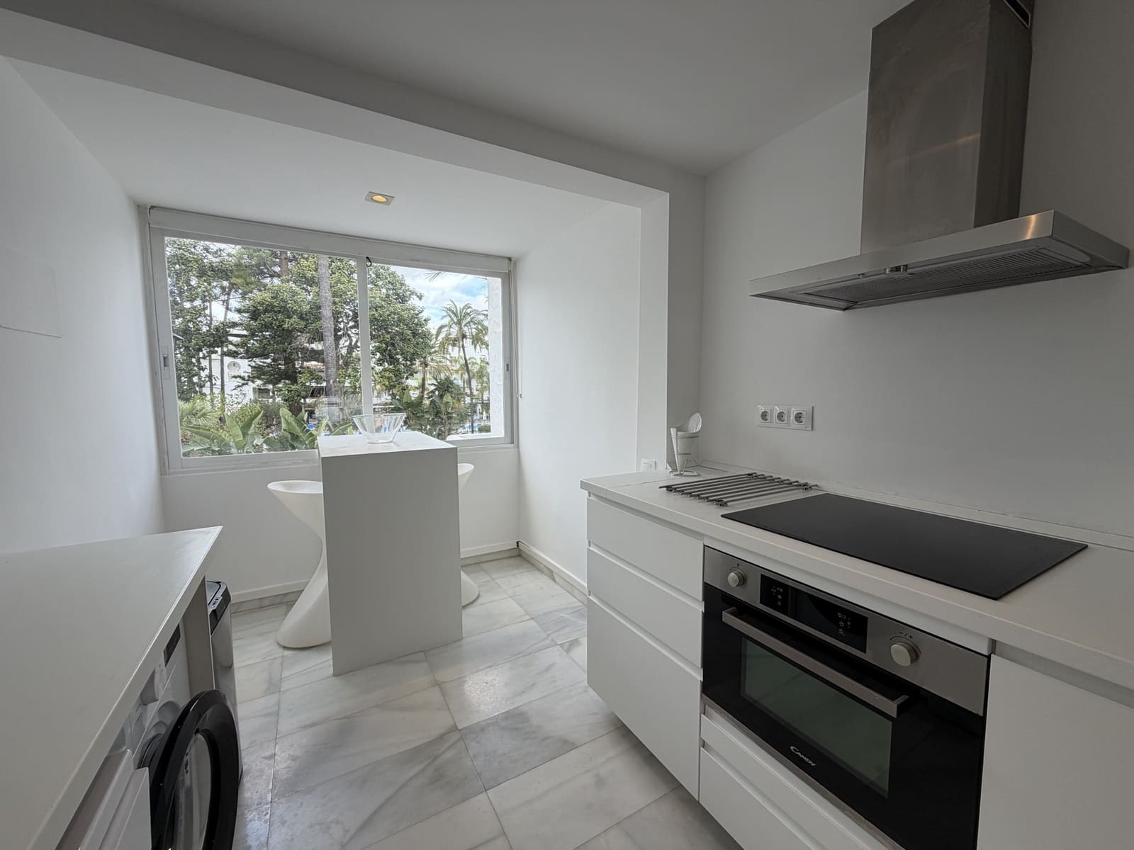 2 slaapkamer Appartement te koop in Marbella met zwembad garage - € 935.000 (Ref: 9558584)