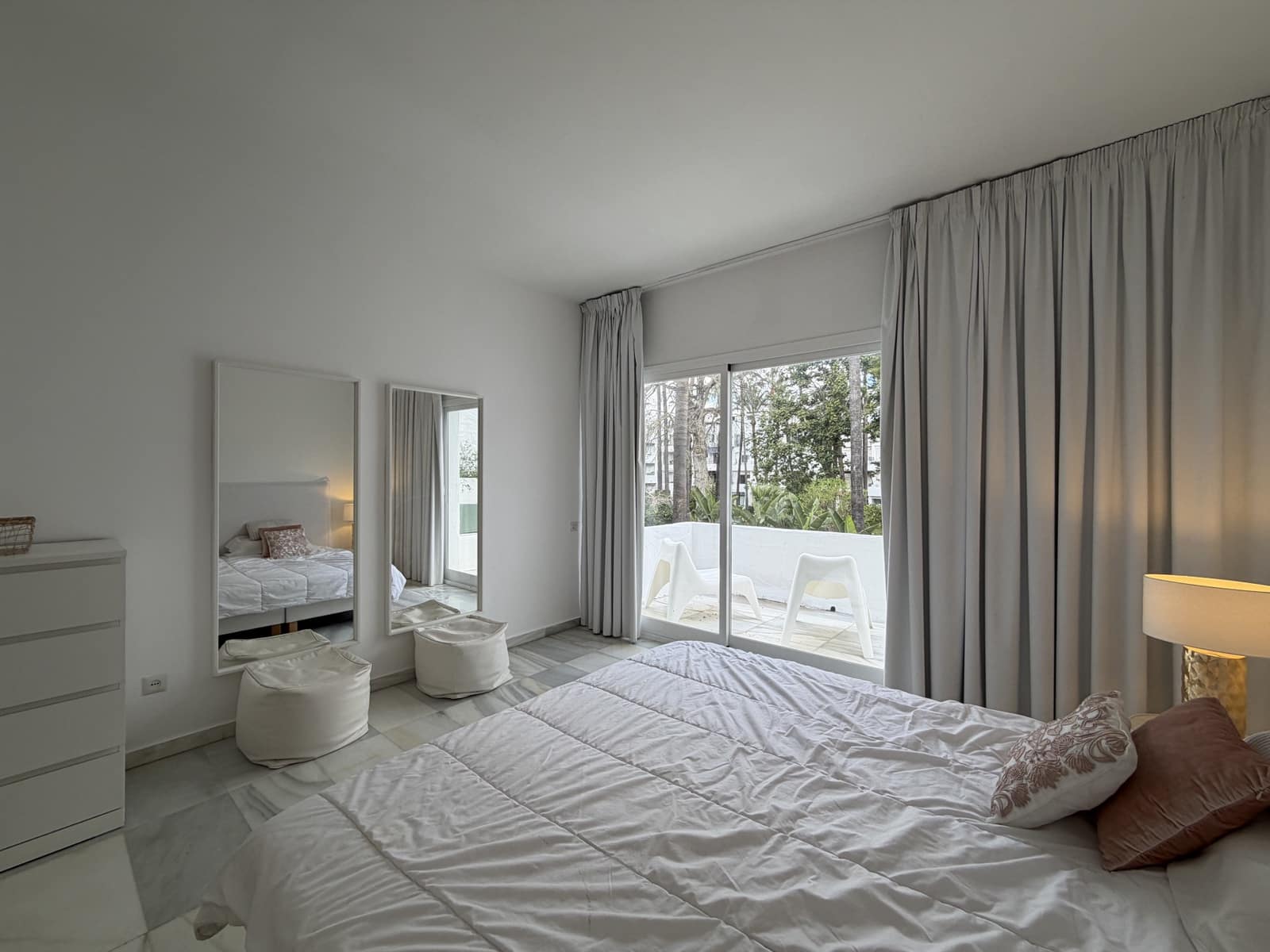 2 slaapkamer Appartement te koop in Marbella met zwembad garage - € 935.000 (Ref: 9558584)