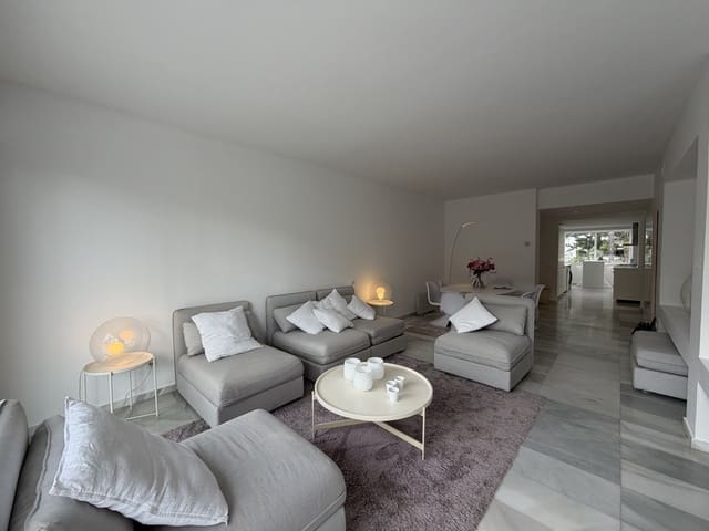 2 slaapkamer Appartement te koop in Puerto Banus, Marbella met zwembad garage - € 935.000 (Ref: 9558584)