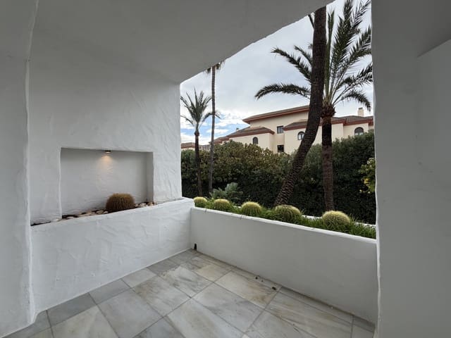 2 slaapkamer Appartement te koop in Puerto Banus, Marbella met zwembad garage - € 935.000 (Ref: 9558584)