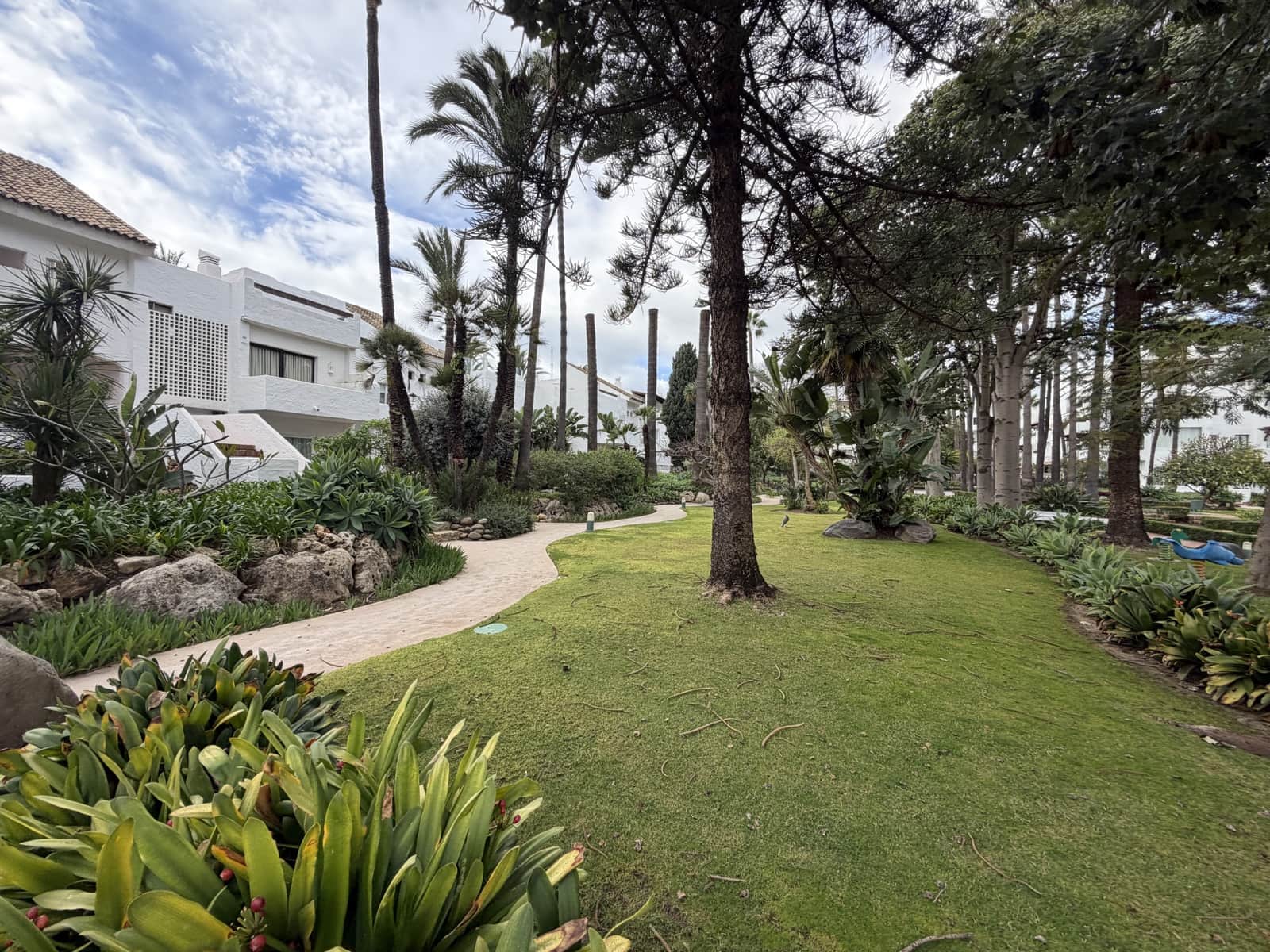 2 slaapkamer Appartement te koop in Marbella met zwembad garage - € 935.000 (Ref: 9558584)