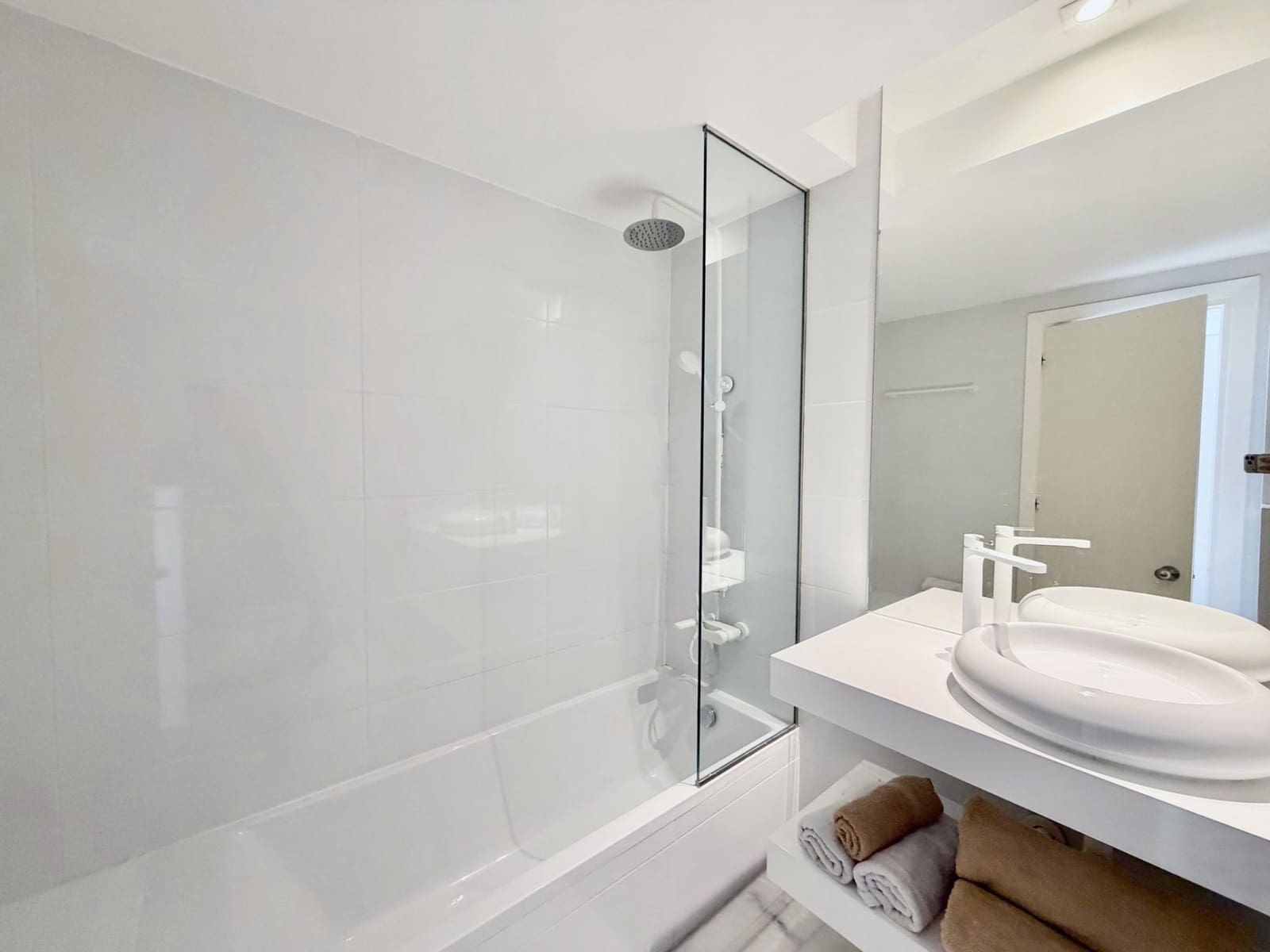 Apartamento de 2 habitaciones en Puerto Banus en venta con piscina garaje - 935.000 € (Ref: 9558584)