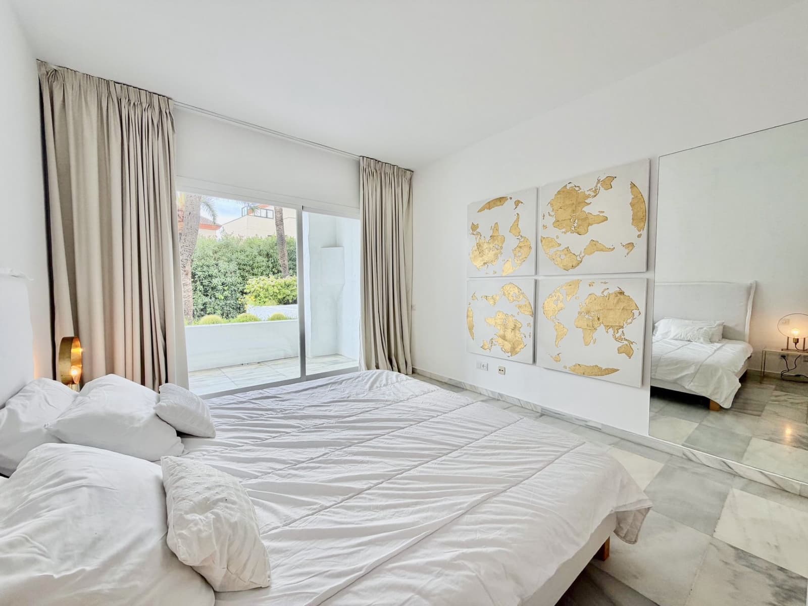 Apartamento de 2 habitaciones en Puerto Banus en venta con piscina garaje - 935.000 € (Ref: 9558584)