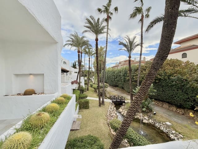 2 chambre Appartement à vendre à Puerto Banus, Marbella avec piscine garage - 935 000 € (Ref: 9558584)