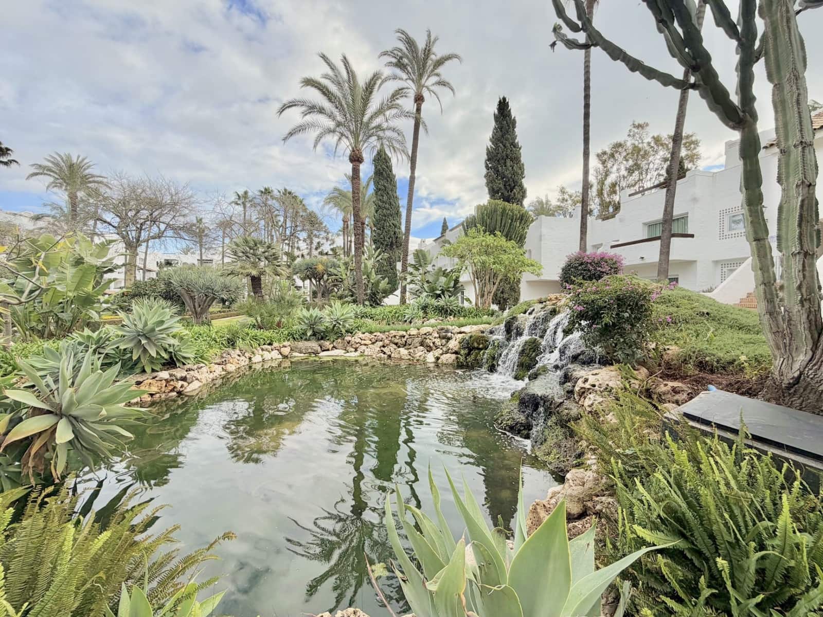 Apartamento de 2 habitaciones en Puerto Banus en venta con piscina garaje - 935.000 € (Ref: 9558584)