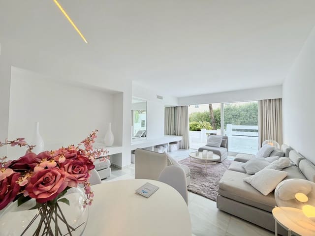 2 soveværelse Lejlighed til salg i Puerto Banus, Marbella med swimmingpool garage - € 935.000 (Ref: 9558584)