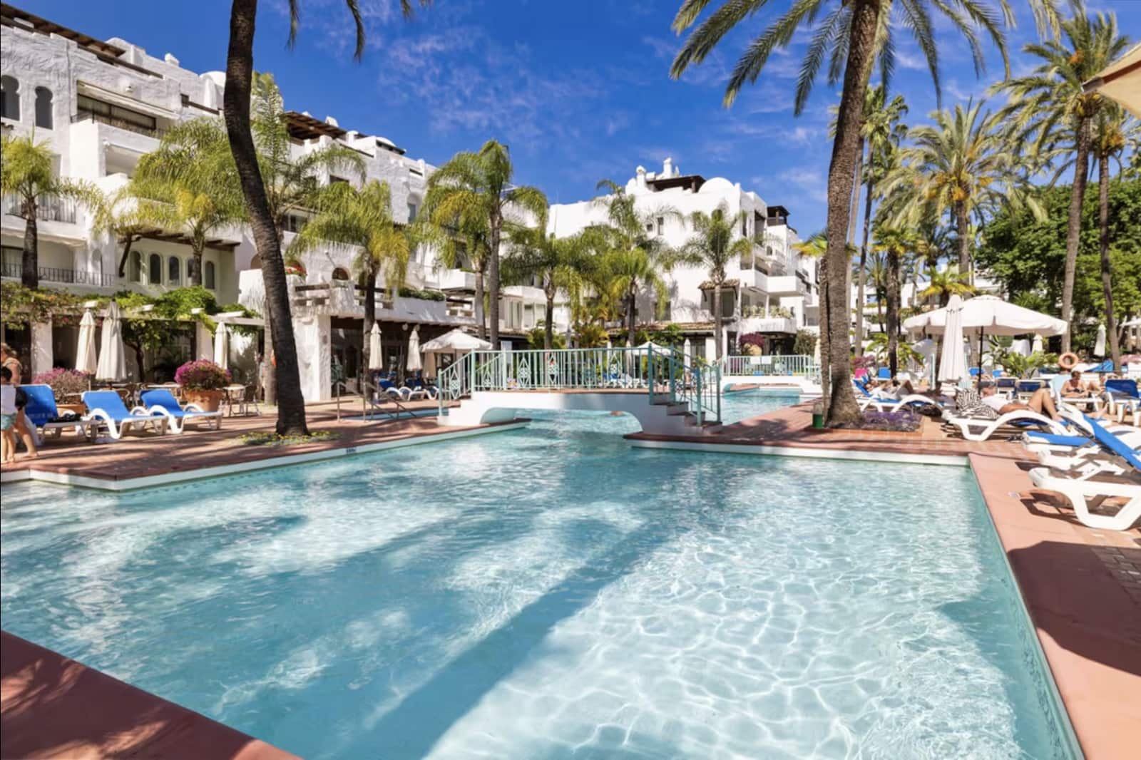 2 bedroom Apartment for sale in Puerto Banus with pool garage - € 935,000 (Ref: 9558584)