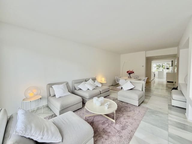 2 soveværelse Lejlighed til salg i Puerto Banus, Marbella med swimmingpool garage - € 935.000 (Ref: 9558584)