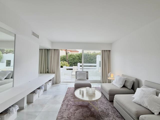 2 soveværelse Lejlighed til salg i Puerto Banus, Marbella med swimmingpool garage - € 935.000 (Ref: 9558584)