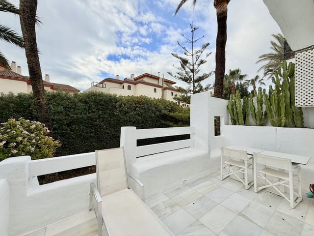 2 soveværelse Lejlighed til salg i Puerto Banus, Marbella med swimmingpool garage - € 935.000 (Ref: 9558584)
