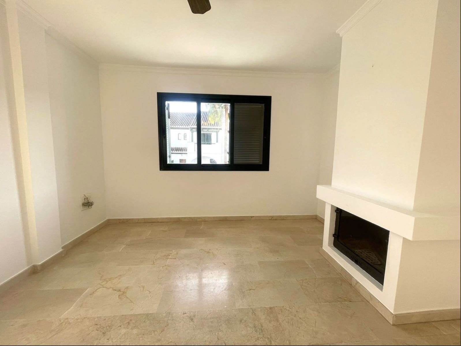 Pareado de 3 habitaciones en Manilva en venta con piscina garaje - 610.000 € (Ref: 9561556)